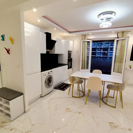 Διαμέρισμα Cozy Downtown 2 Bedroom 1 Min 1 Min Tramway 10min Airport Air Conditionner *