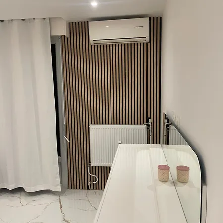 Cozy Downtown 2 Bedroom 1 Min 1 Min Tramway 10min Airport Air Conditionner *